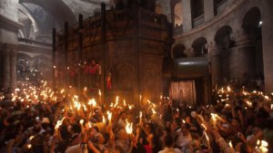 Jerusalim-ceremonija-Svetog-ognja-5-620x350