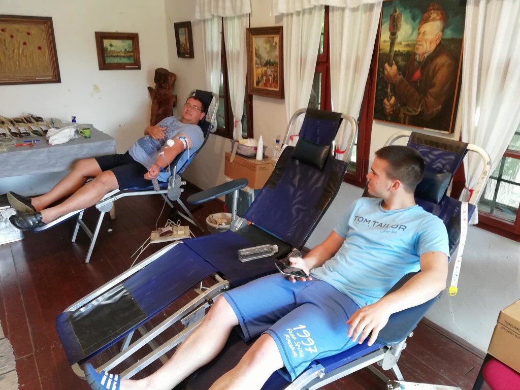 34604309_488393651579029_2536013059680370688_n