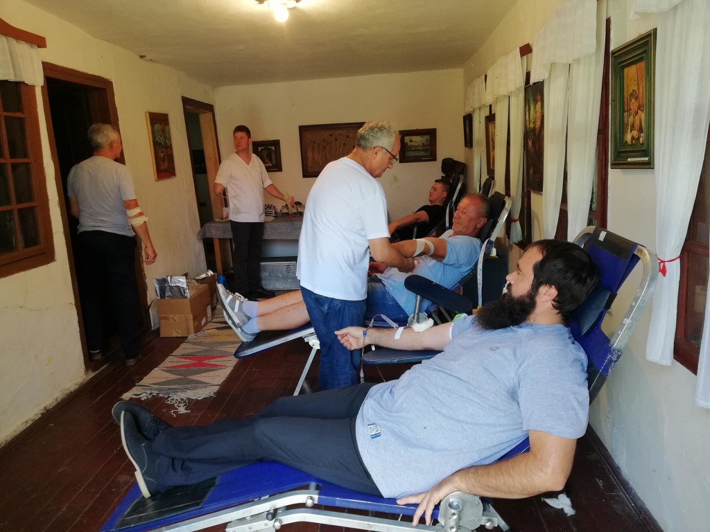 34726158_488394608245600_7558234085441667072_n